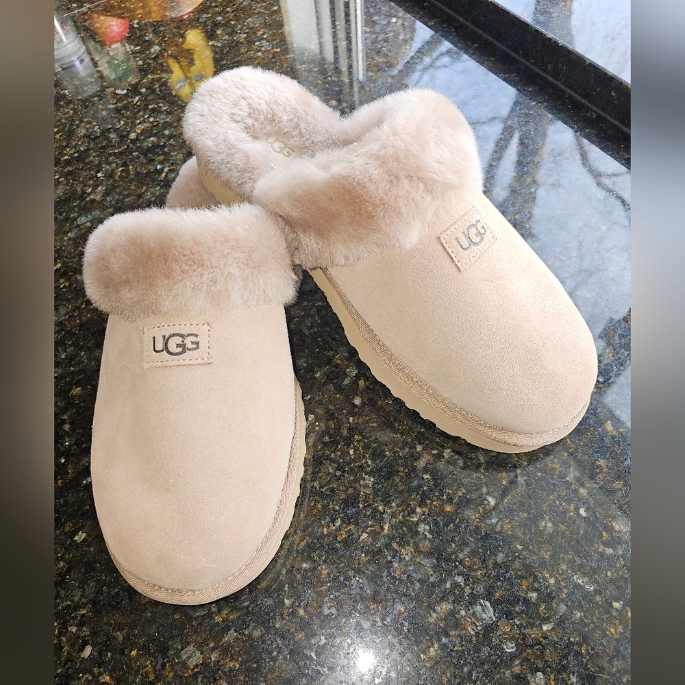 UGG Women's Cozy Tan Slippers Sz 12 - Picture 2 of 11